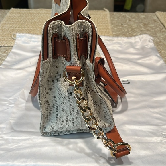 Michael Kors MK design beige handbag and matching shoes wallet - Picture 9 of 14